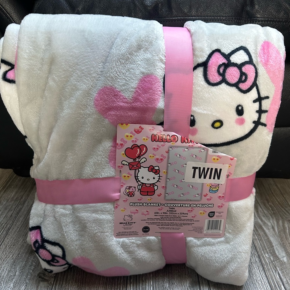 Hello kitty valentines special blanket